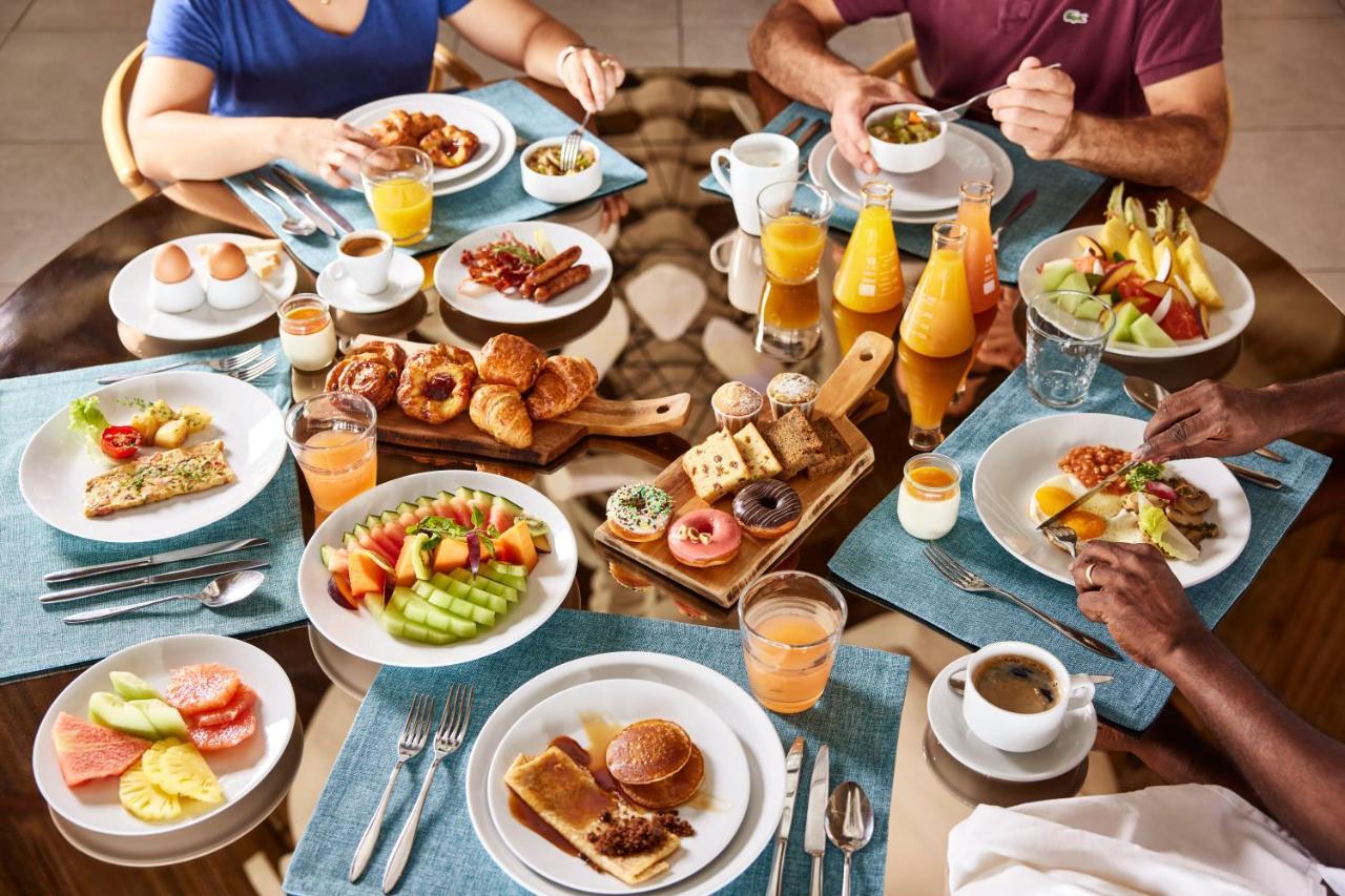 Отель C Mauritius (Adults Only) Бель Мар Экстерьер фото A breakfast buffet